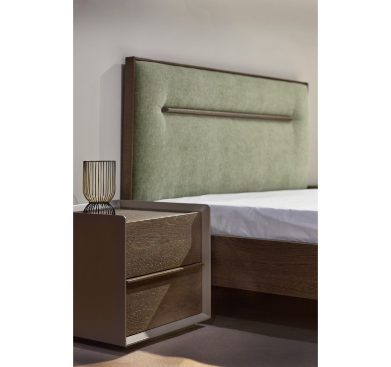 Κομοδίνο Elora